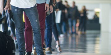 JÓVENES MEXICANOS, DESEMPLEO Y BAJOS SALARIOS:UNA ECUACIÓN COMPLETA